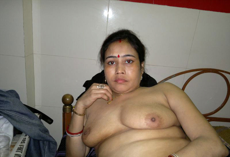 Indian aunty huge boobs nude