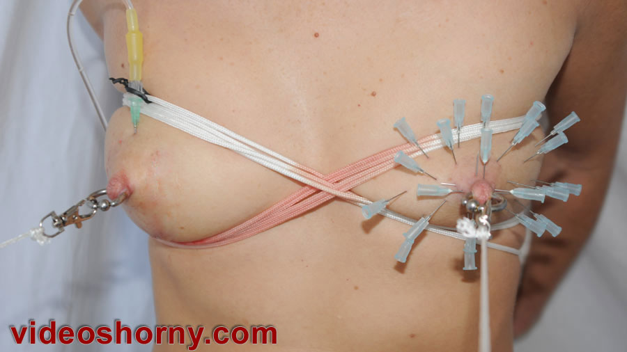 Catheter needle play part