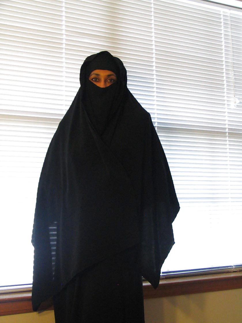 My Arab Burqa Maid Caught me Jerking Off! - She got Horny.