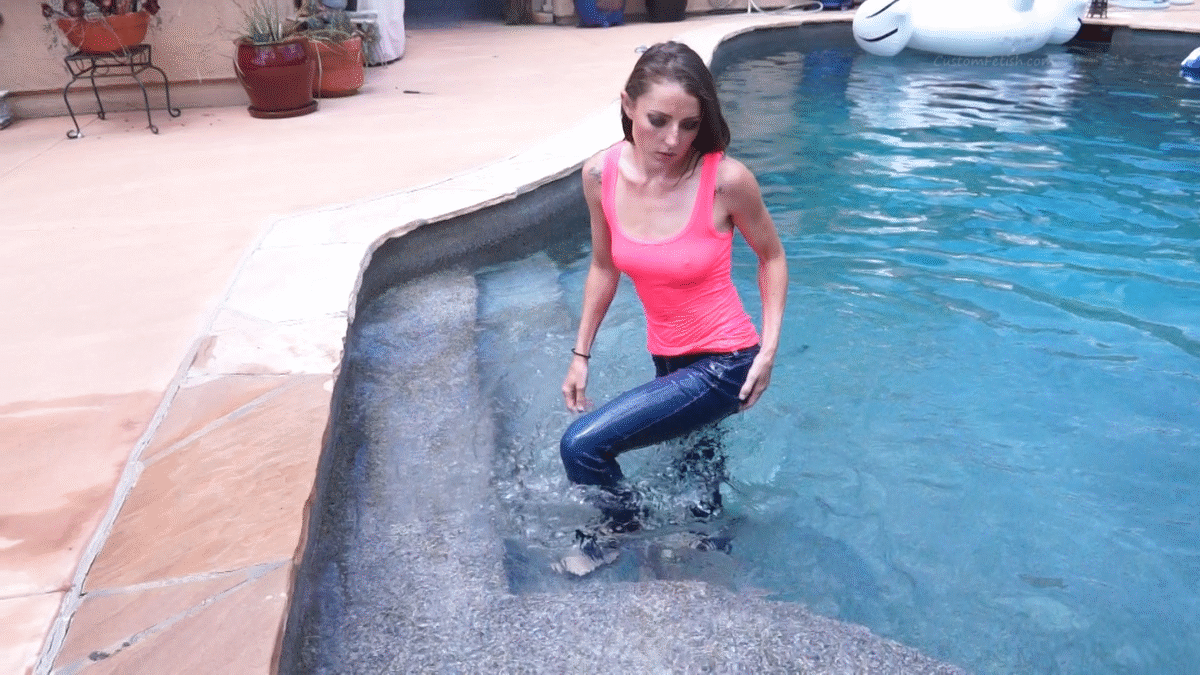 Wetlook girls pool fully clothed