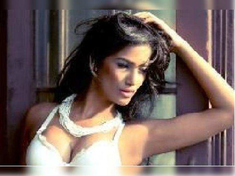 Poonam Pandey 1 Min Instagram Deleted Sex Video.