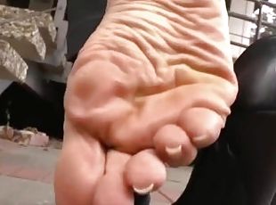 Deep wrinkled soles deederican