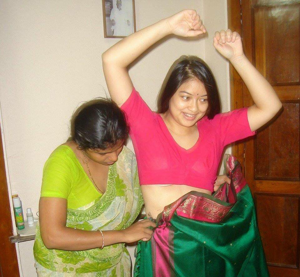 Betta reccomend sexy aunty sleeveless saree first nigh