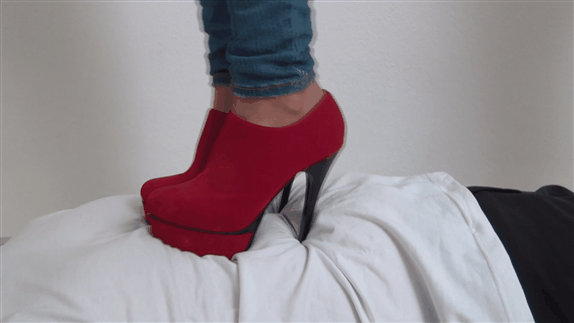 Ludmilla high heels extreme trampling