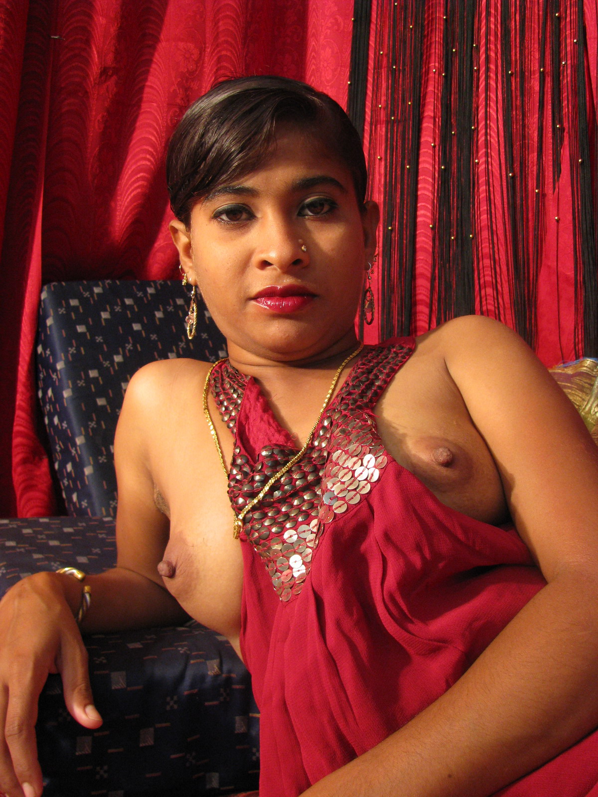 Inventor reccomend indian girl roja saree ball busting