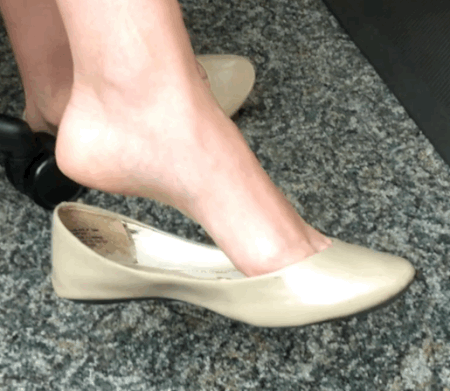 Punkin reccomend sexy candid indian feet slippers dangling