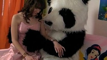GM reccomend pretty nurse cures panda using