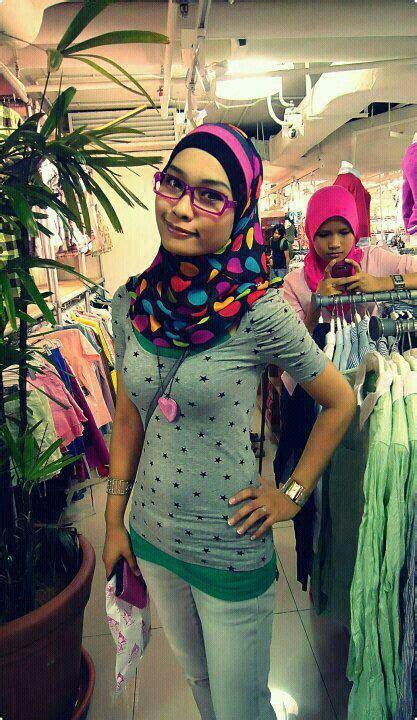 Cattail reccomend awek nerd tudung hitam main tetek