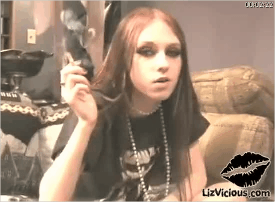 Gothic gurl playing with large dildos