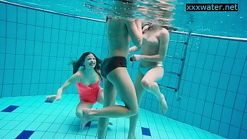 Yak reccomend japanese girls swimming underwater